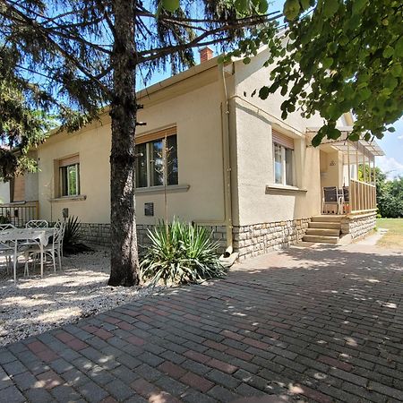Tulipan Vendeghaz Apartment Siofok Exterior photo