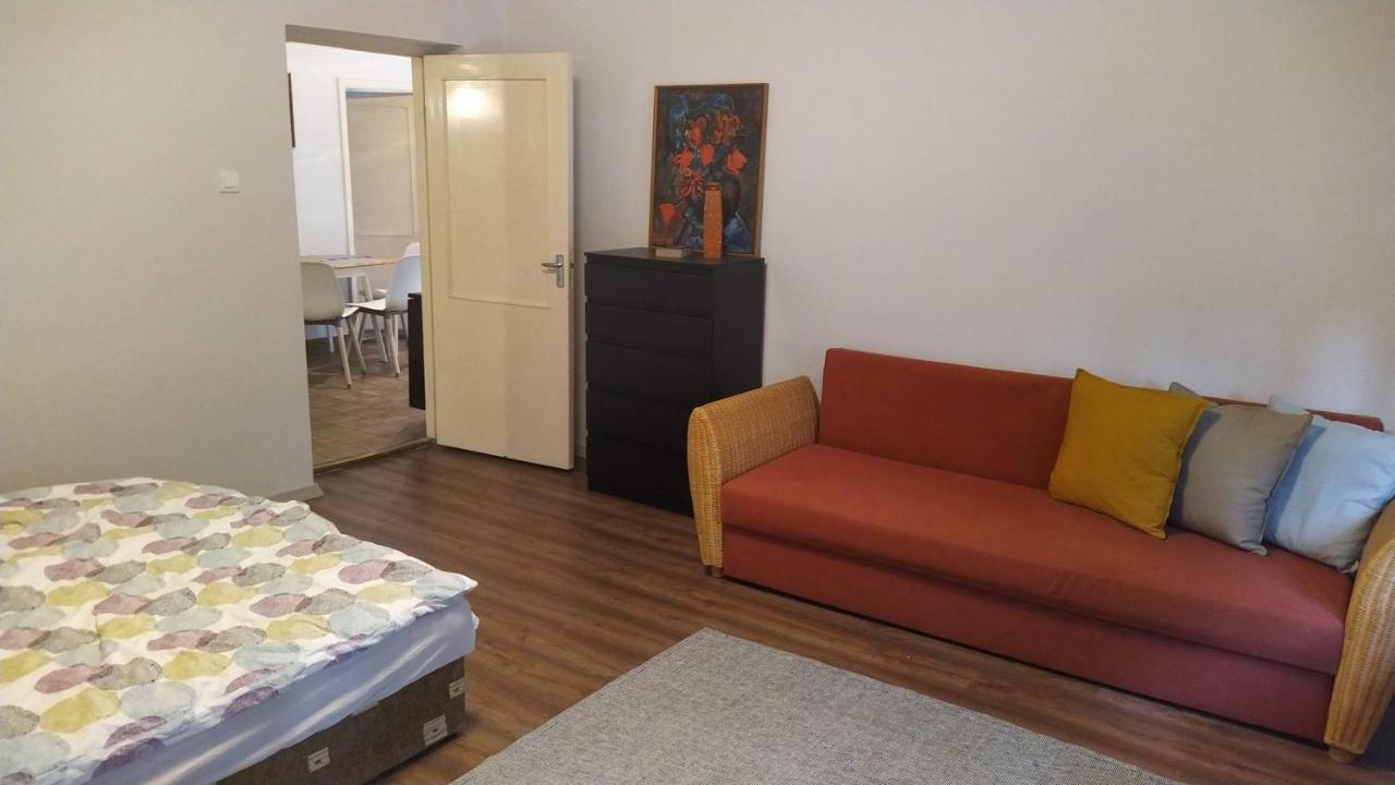 Tulipan Vendeghaz Apartment Siofok Exterior photo