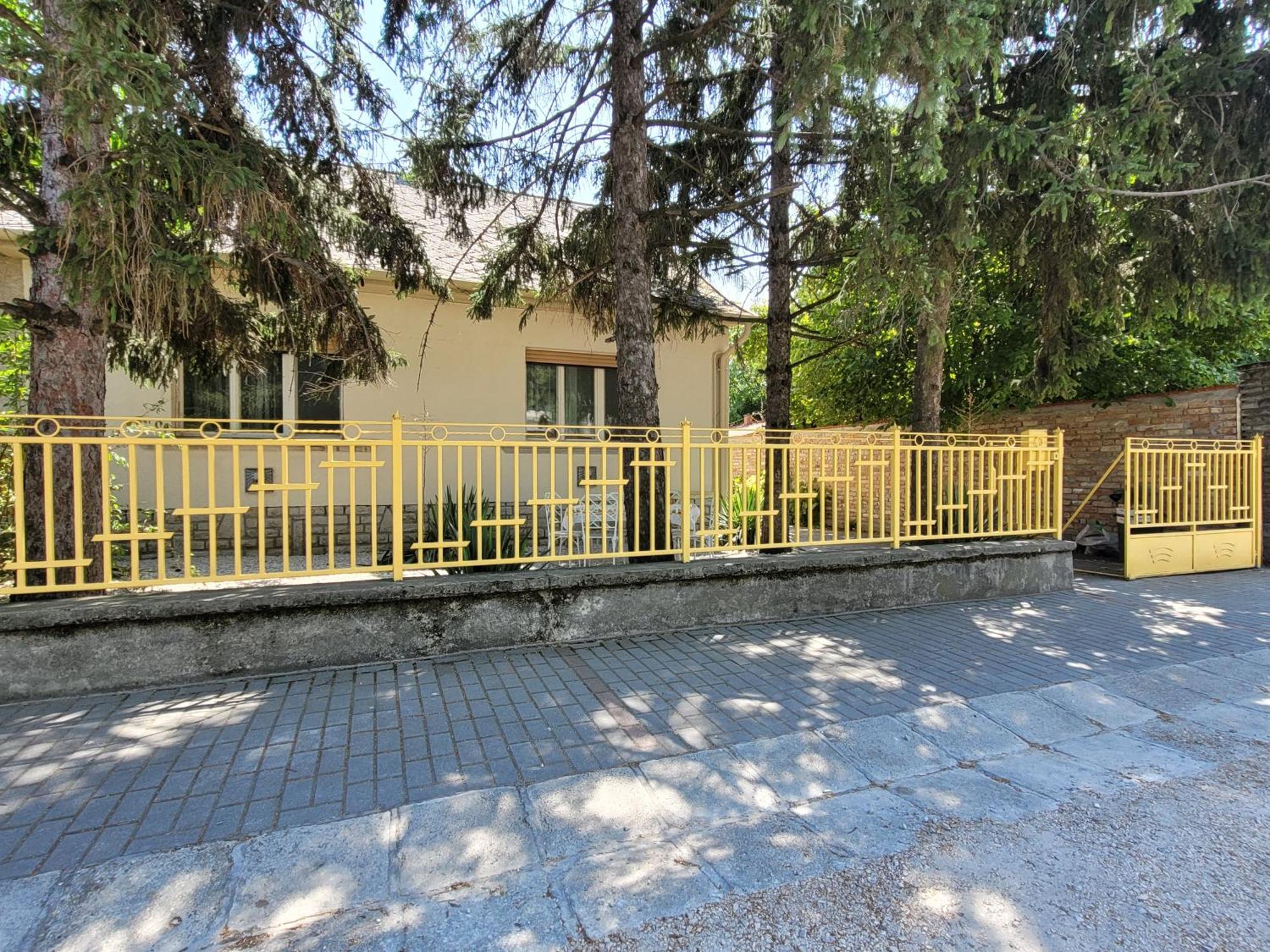 Tulipan Vendeghaz Apartment Siofok Exterior photo