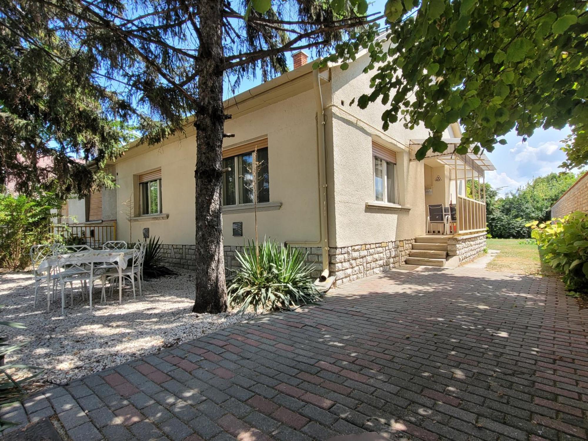 Tulipan Vendeghaz Apartment Siofok Exterior photo